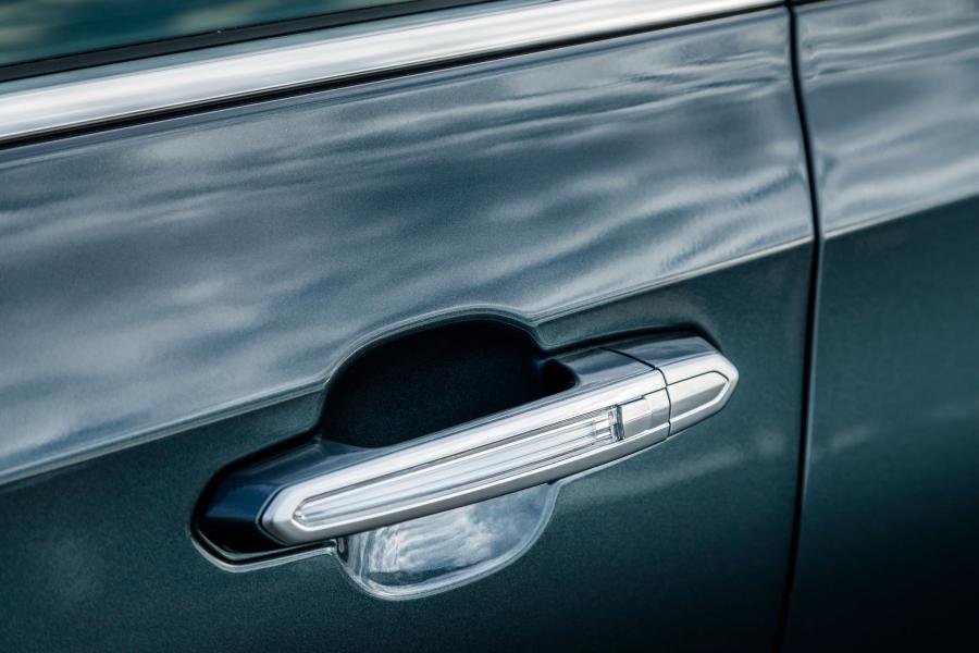 Детали экстерьера Cadillac XT4 Premium Luxury 2018 года  (NA) (фото 4 из 34)